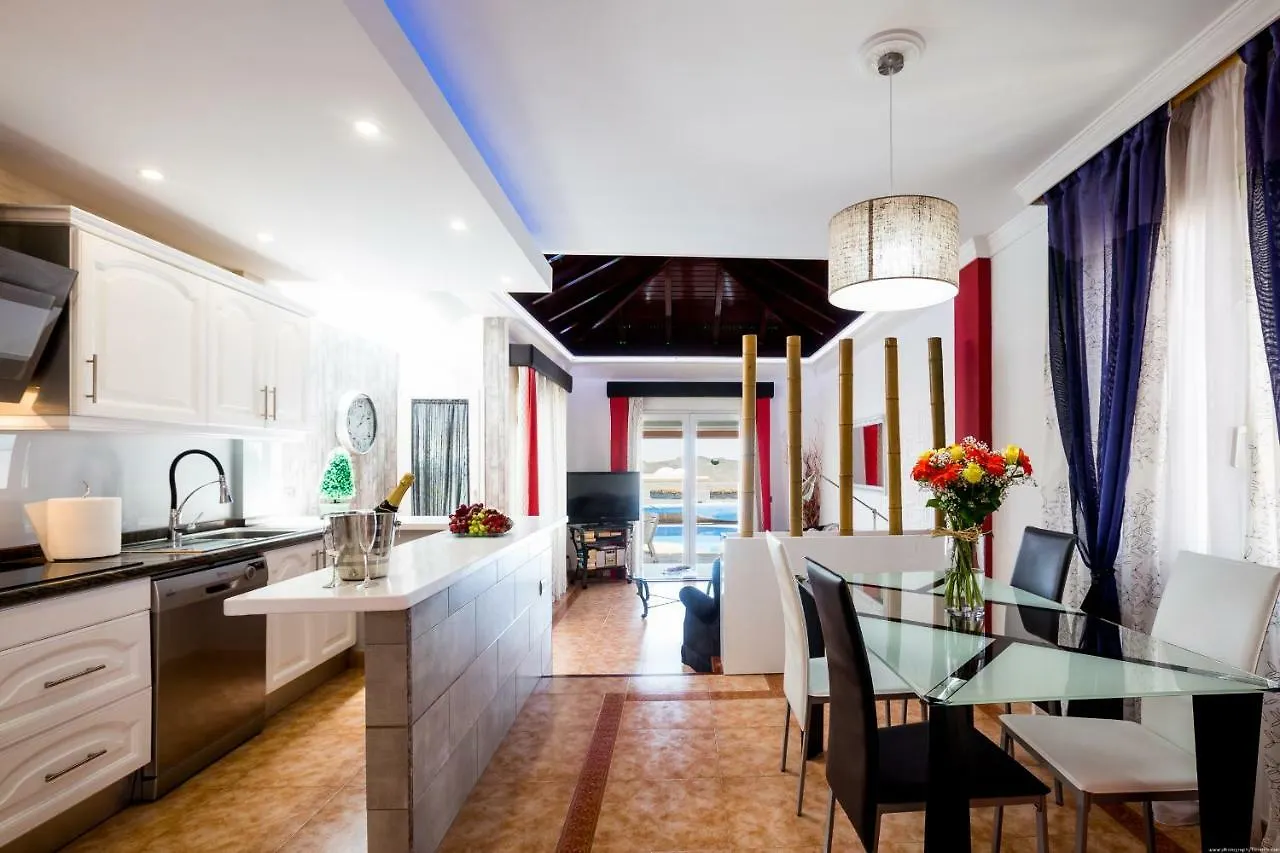 בית נופש Villa Chayofa Sunrises